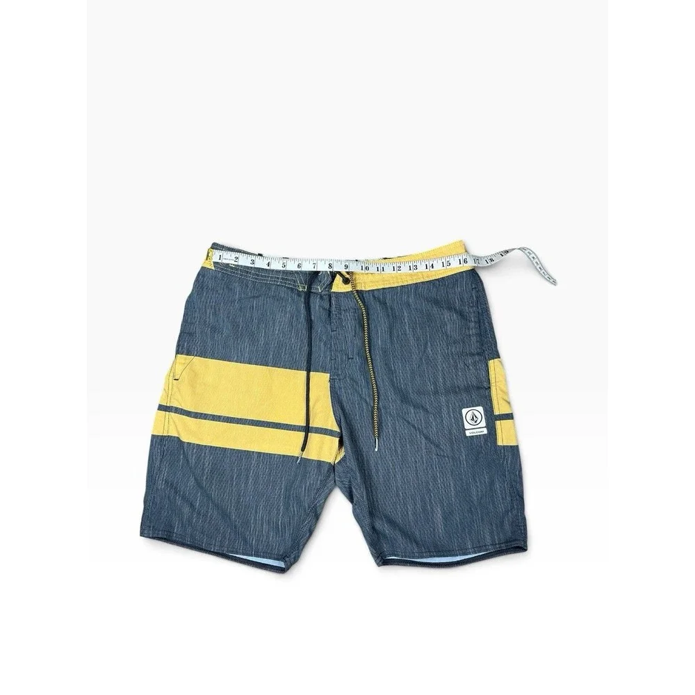 Volcom Slinger Board Shorts Men’s Size 32 Blue/Yellow Striped